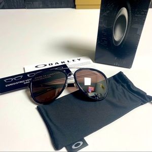 Authentic and Genuine Oakley Kickback; New In Box, Model #4102-04. OO polarized.